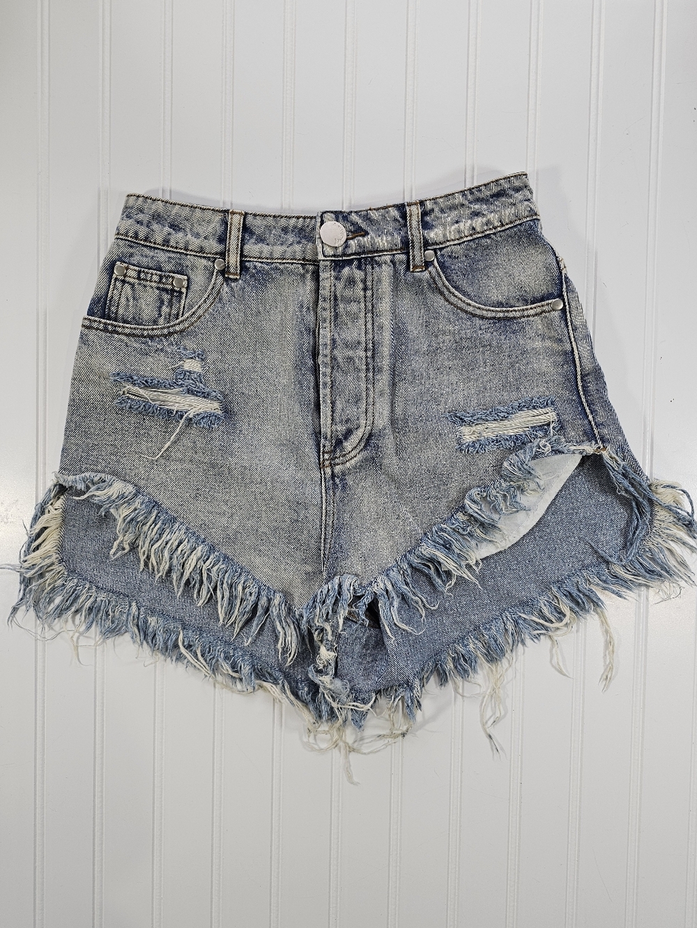 The Buckle Signature 8 High Rise Heavily Distressed V-cut Denim Shorts Size S
